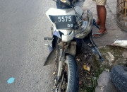 Diduga Kurang Hati-Hati, Pengendara Motor Dilarikan Ke Rs Usai Tertabrak Truk Di Taman