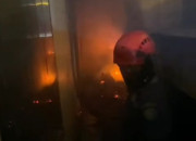 Diduga Korsleting, Gudang Elektronik Di Kawasan Industri Trosobo Dilalap Api