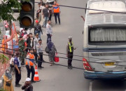 Satlantas Polresta Sidoarjo Siap Tilang Sopir Bus Yang Ngetem Di Bahu Jalan Raya Waru