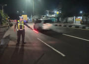 Arus Padat Akibat Reklame Ambruk, Dua Motor Terlibat Kecelakaan Di Taman Sidoarjo