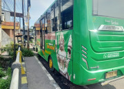 Motor Hantam Bus Trans Jatim Di Halte Bringinbendo, Dua Orang Dikarikan Ke Rs