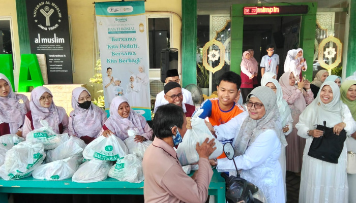 Jelang Lebaran, Yayasan Al Muslim Gelar Baksos Untuk Anak Yatim Dan Dhuafa