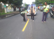 Diduga Jadi Korban Tabrak Lari, Pemotor Tewas Di Jalan Raya Bakungtemenggungan Dengan Luka Parah Di Kepala