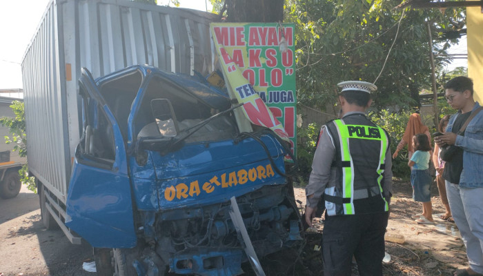 Laka Beruntun Di Jalur Rawan Laka Balongbendo, Polisi Lakukan Evakuasi Cepat
