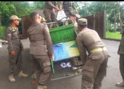 Abaikan Teguran, Pkl Di Taman Pinang Diangkut Satpol Pp Sidoarjo