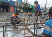 Angin Kencang Robohkan Reklame Raksasa Di Kedungturi Taman, Timpa Kabel Dan Tiang Listrik