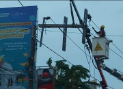 Pln Terjunkan 63 Personel Pulihkan Jaringan Listrik Pasca Reklame Roboh Di Taman Sidoarjo