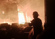 Api Lahap Gudang Kayu Di Sidokumpul, Pemadaman Berlangsung 3,5 Jam