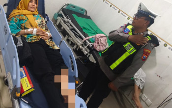 Senggolan Dua Motor Di Sidorogo Taman Sidoarjo, Seorang Pengendara Alami Patah Tulang