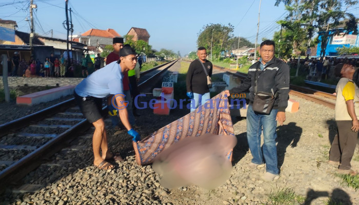 Lansia Tewas Tertabrak Ka Mutiara Selatan Di Perlintasan Bawah Flyover Krian