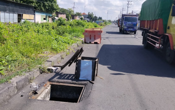 Besi Penutup Got di FR Gedangan Sidoarjo Raib, Lubang Menganga Ancam Keselamatan Pengendara 4 Img 20260405 Wa0094