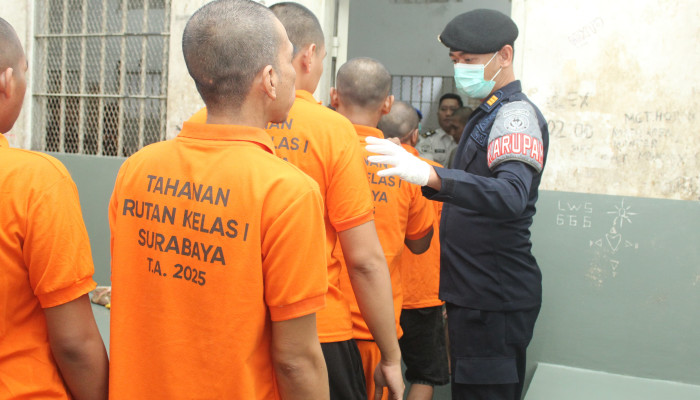 Rutan Kelas I Surabaya Gelar Tes Urin Dan Razia Blok Hunian, Hengki Giantoro Tegaskan Komitmen Bebas Halinar
