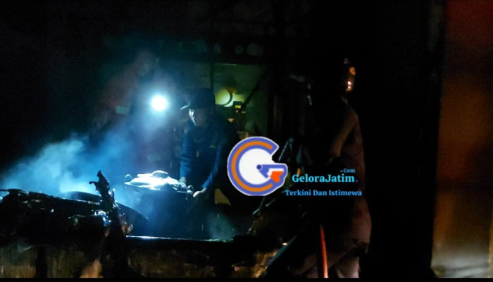 Kebakaran Rumah Di Kletek, Api Muncul Dari Gudang Barang Bekas Diduga Akibat Korsleting