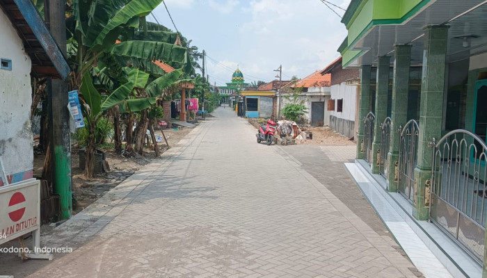 Tingkatkan Insfratruktur, Pemdes Sambungrejo Bangun Jalan Paving