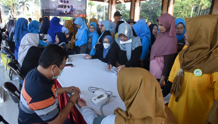 Dinas Kesehatan Sidoarjo Bersama Auto2000 Waru-Sidoarjo Gelar Cek Kesehatan Gratis