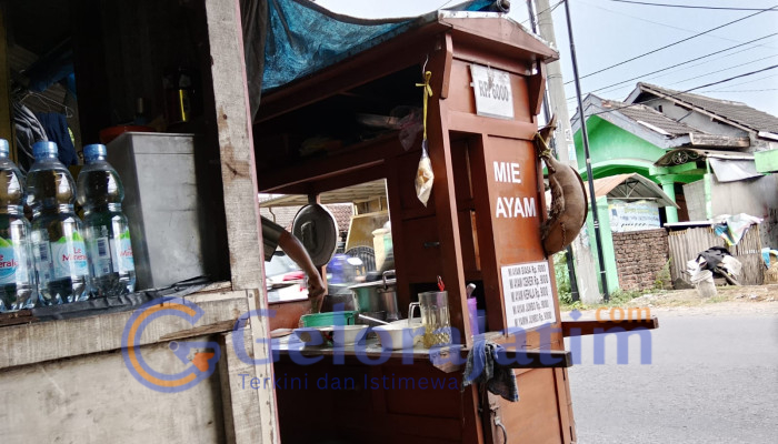 Mie Ayam Pak Sof Laris Meski Harga Tetap Murah