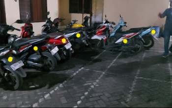Enam Motor Dan Sebilah Celurit Diamankan Polisi, Diduga Terkait Kelompok Gangster Di Kletek Taman