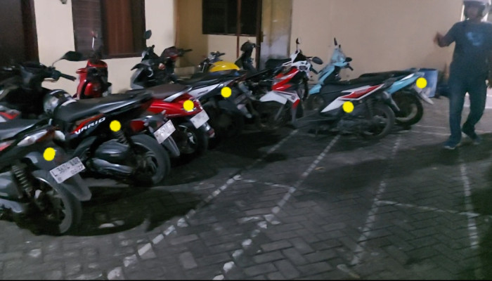 Enam Motor Dan Sebilah Celurit Diamankan Polisi, Diduga Terkait Kelompok Gangster Di Kletek Taman