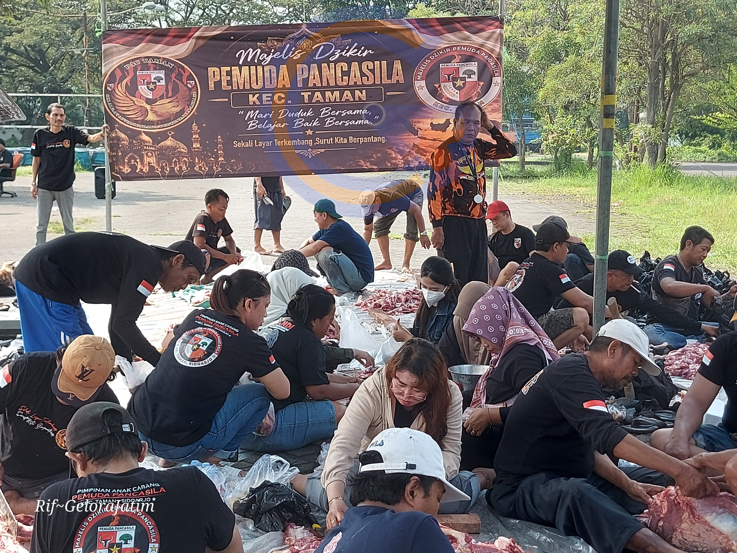 Tebar Kepedulian, Pemuda Pancasila PAC Taman Sembelih 1 Sapi dan 12 Kambing di Hari Raya Idul Adha 2 20260528 093933 Scaled