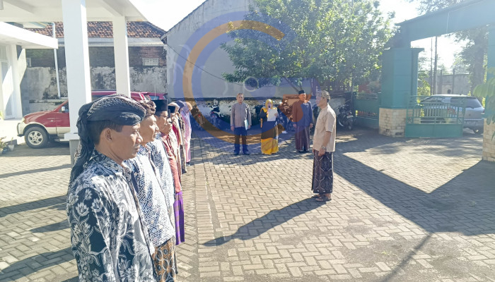 Peringatan Hardiknas,Kua Pusaka Grati Dan Kua Nguling Bersinergi Menggelar Apel Bersama