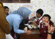 Wabup Pastikan Menu Mbg Di Sdn Pucang 1 Sesuai Standar Gizi Bgn