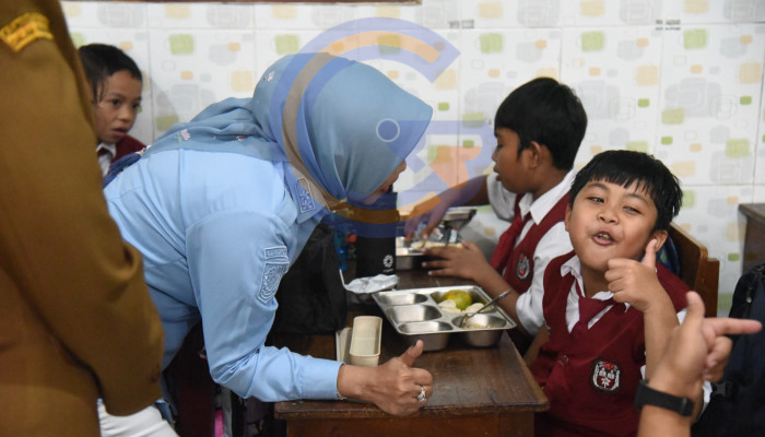 Wabup Pastikan Menu Mbg Di Sdn Pucang 1 Sesuai Standar Gizi Bgn