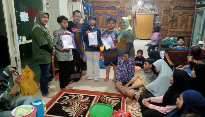 Peduli Pendidikan, Bagus Ardiansyah Bagikan Seragam Sd Dan Uang Saku, Ke Puluhan Anak.