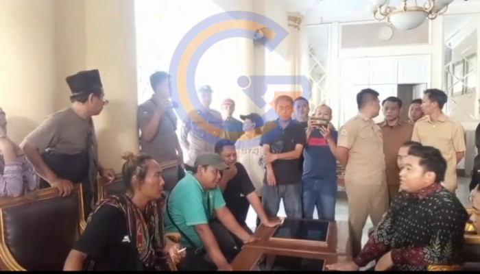 Video Diduga Ketua Dprd Gresik Ajak Duel Pendemo Viral, Syahrul Munir Dikecam