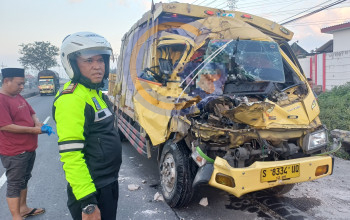 Sopir Tewas Usai Truk Bermuatan Bata Ringan Tabrak Kendaraan Misterius Di Bypass Krian