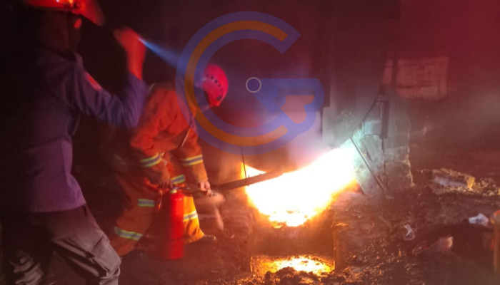 Tungku Oli Terbakar Di Kletek Taman, Petugas Pmk Berhasil Cegah Api Meluas
