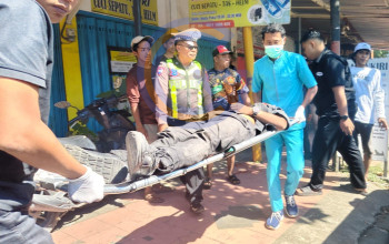 Dua Pemotor Terluka Akibat Tabrakan Adu Banteng di Jalan Raya Wonocolo Taman 4 20260614 162621
