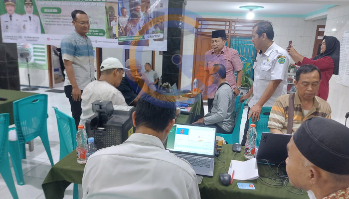 Program Simmamah Diserbu Warga, Pendopo Desa Kedungturi Dipenuhi Antrean Pengurusan Dokumen