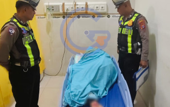 Diduga Terobos Lampu Merah, Dua Pengendara Motor Tabrakan Di Depan Pos Polisi Geluran Taman