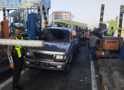 Rem Blong Di Gerbang Tol Waru Utama, Tiga Kendaraan Terlibat Tabrakan Beruntun, Lima Penumpang Luka-Luka
