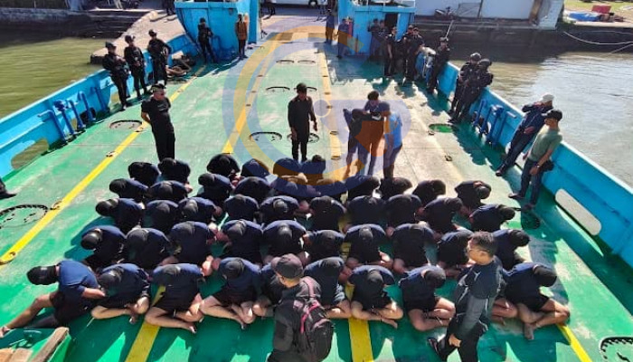 Pengamanan Ketat, 50 Narapidana Risiko Tinggi Lapas Kelas I Surabaya Dipindahkan Ke Nusakambangan