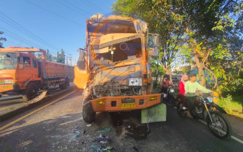 Tabrakan Beruntun Di Sidorogo Taman, Sopir Dump Truck Dan Pengendara Motor Terluka