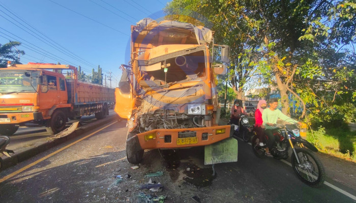Tabrakan Beruntun Di Sidorogo Taman, Sopir Dump Truck Dan Pengendara Motor Terluka