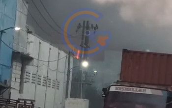 Gudang Fiber Plafon Di Waru Sidoarjo Terbakar, Damkar Berhasil Cegah Api Meluas