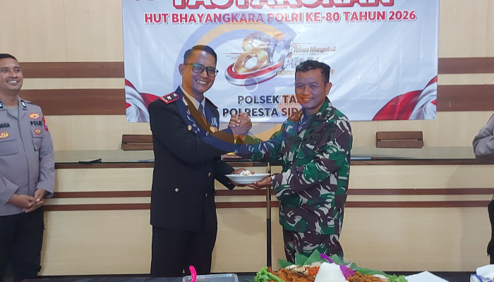 Hut Bhayangkara Ke-80, Camat Dan Danramil Taman Beri Kejutan Tumpeng Ke Polsek Taman, Perkuat Sinergi Forkopimka