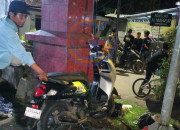 Hilang Kendali, Honda Scoopy Hantam Gapura Desa Gelam Candi, Dua Mahasiswa Patah Kaki