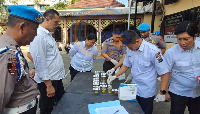 Perangi Narkoba Dari Internal, Satresnarkoba Polres Pelabuhan Tanjung Perak Gelar Tes Urine Mendadak