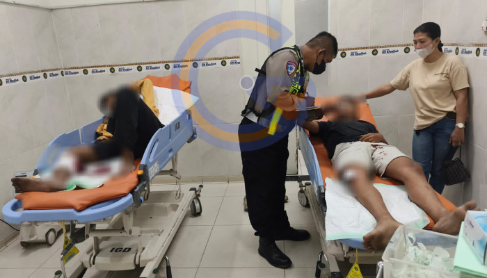 Dahului Truk Dari Kiri, Honda Beat Tabrak Pikap Di Waru, Dua Remaja Dilarikan Ke Rumah Sakit