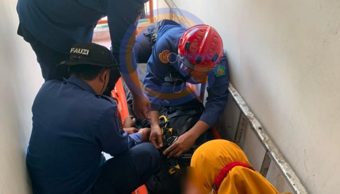 Bersihkan Kolam Ikan Di Lantai Tiga, Pria Di Wonoayu Tersengat Listrik