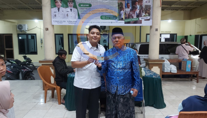Plh Kades Trosobo Apresiasi Simmamah, Warga Antusias Urus Dokumen Di Malam Hari