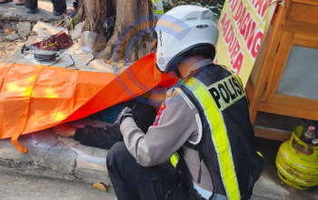 Laka Maut Depan Bank Mega Tropodo Waru, Pemotor Tewas Setelah Terjatuh Ke Jalur Berlawanan