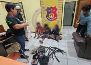 Kepergok Bobol Gudang Milik H. Mursidi, Tiga Pria Asal Gresik Dibekuk Warga Di Balongbendo