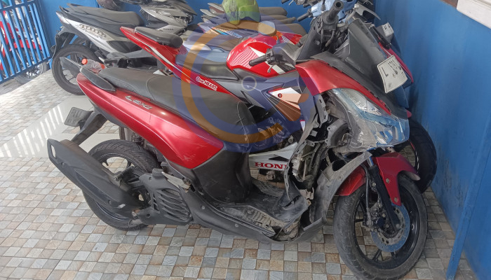 Diduga Mengantuk, Pengendara Yamaha Lexi Serempet Toyota Agya Di Pertapan Maduretno, Dua Orang Terluka