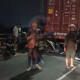 Diduga Mengantuk, Pengendara Motor Tabrak Trailer Mogok Di Flyover Trosobo