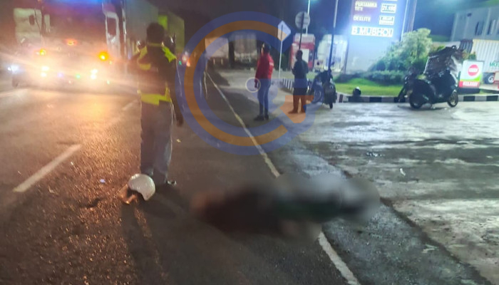 Truk Keluar Spbu Terlibat Kecelakaan Dengan Motor, Satu Korban Jalani Perawatan