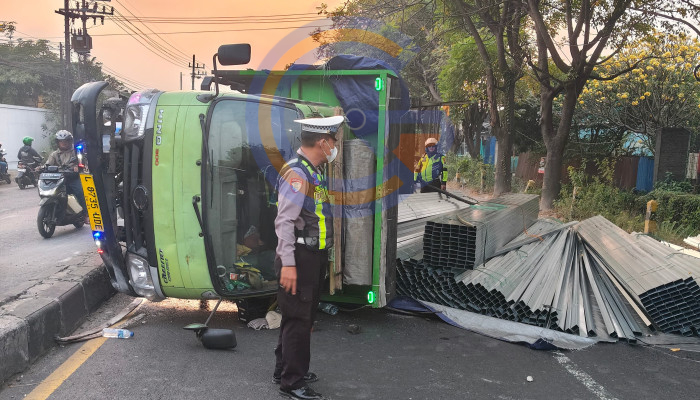 Evakuasi Tiga Jam, Truk Terguling Di Trosobo Sempat Lumpuhkan Arus Lalu Lintas